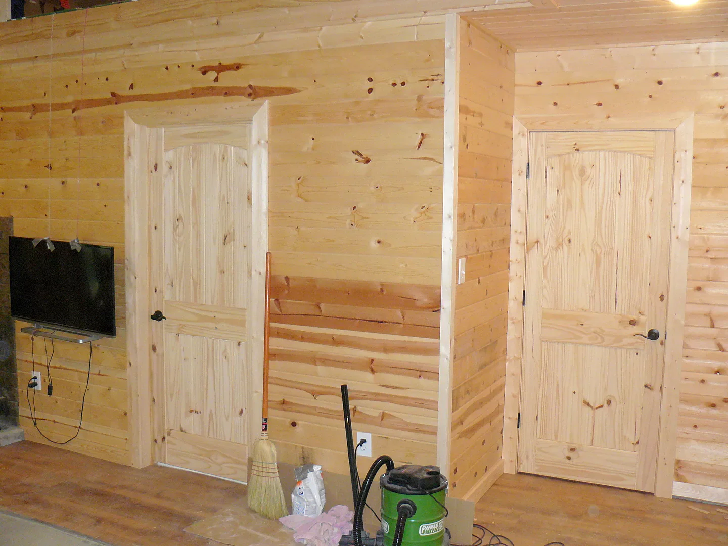 2 Panel Arch Top V-Groove Knotty Pine Wood Interior Door - Image 7