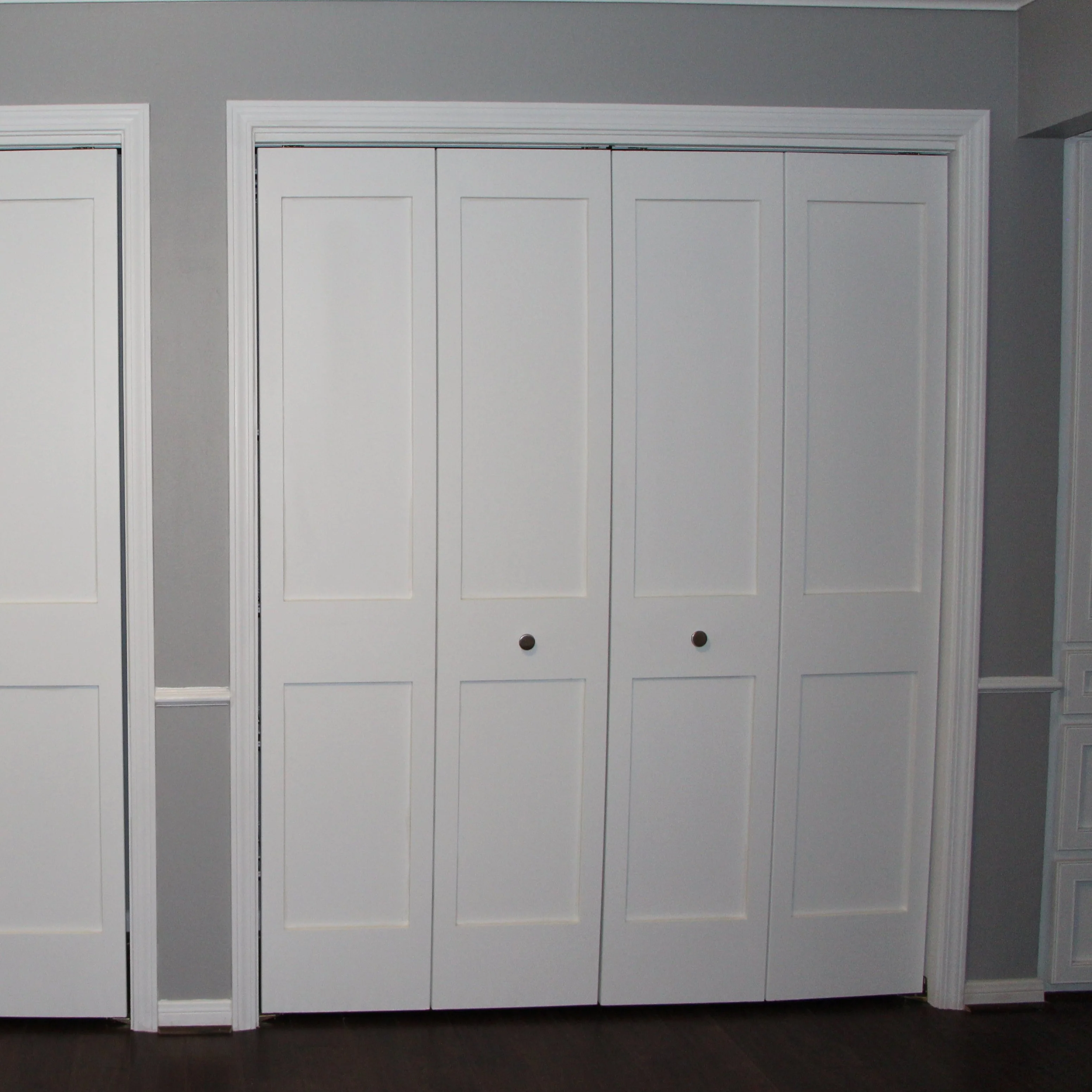 2-Panel Shaker Style Pine Bifold Door (Primed) - Image 3