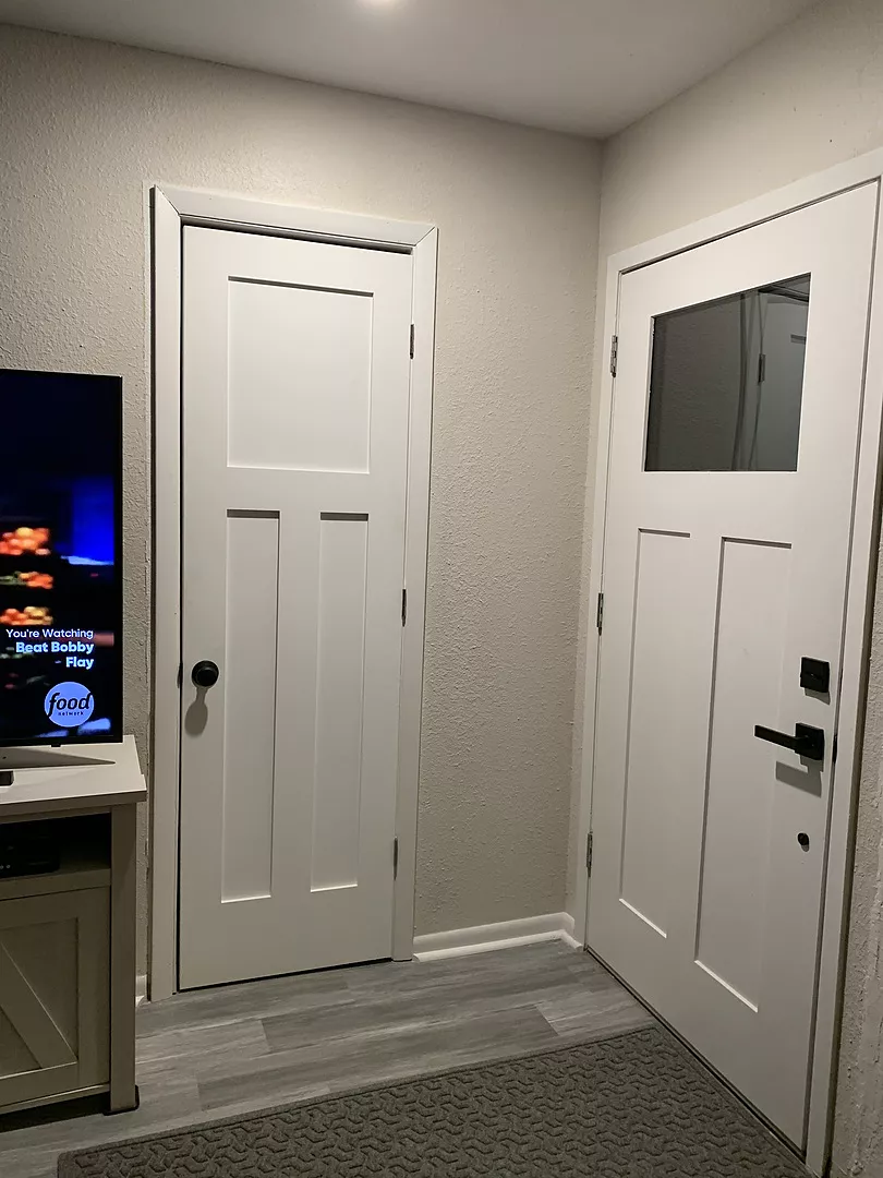 3 Panel Shaker Style Interior Wood Door (Primed) - Image 4